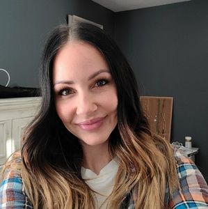 Meet your Posher, Adrienne